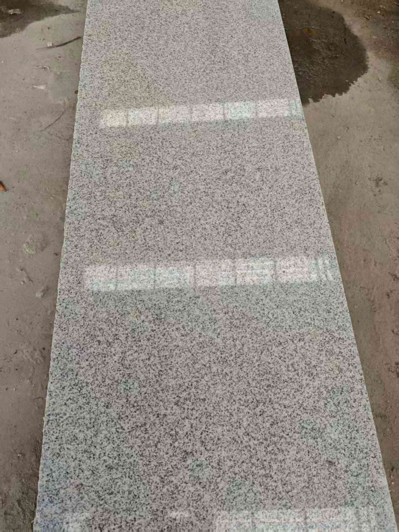 江苏芝麻白光面毛板